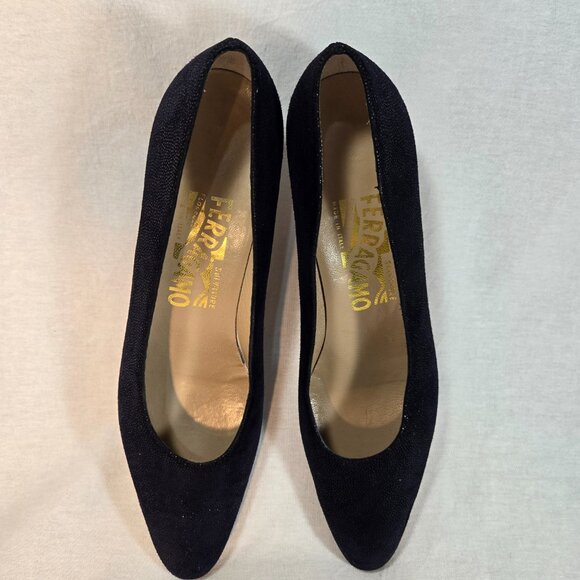 SALVATORE FERRAGAMO Quite Luxury Navy Leather Heels Pumps Size 8 4A LIKE NEW! - Picture 13 of 16